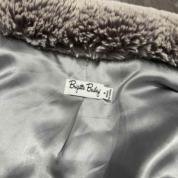 Brigette Bailey Faux Fur Vest SZ M Gray Super Soft! - Picture 3 of 10